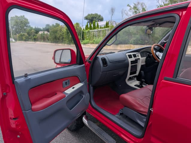 1996 Toyota Hilux Surf JDM car for sale — photo 13 of 20