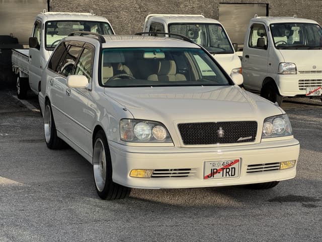 2000 Toyota Crown JDM car for sale — photo 2 of 24