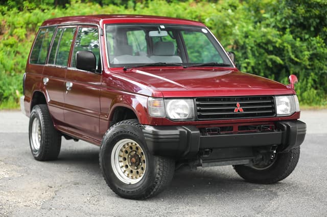 1993 Mitsubishi Pajero JDM car for sale — photo 5 of 25