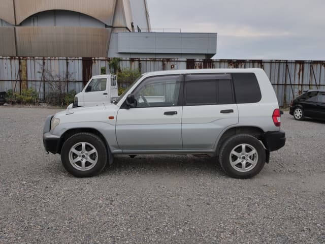 1999 Mitsubishi Pajero JDM car for sale — photo 8 of 25