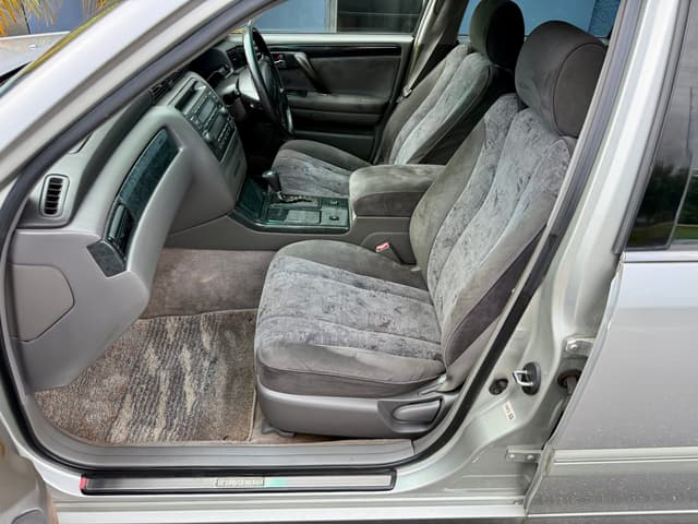 2001 Toyota Crown JDM car for sale — photo 18 of 23