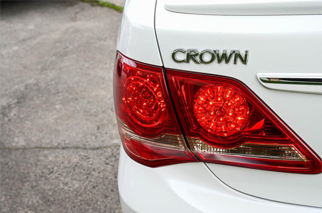 2008 Toyota Crown JDM car for sale — photo 10 of 25