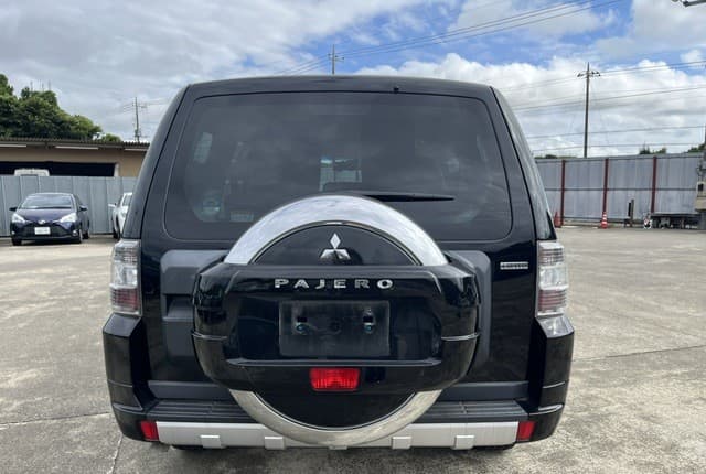 2011 Mitsubishi Pajero JDM car for sale — photo 7 of 25