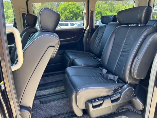2009 Nissan Elgrand JDM car for sale — photo 14 of 16
