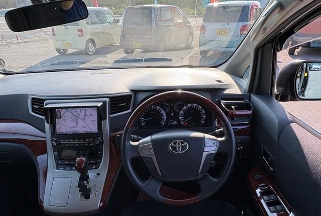 2011 Toyota Alphard JDM car for sale — photo 20 of 25