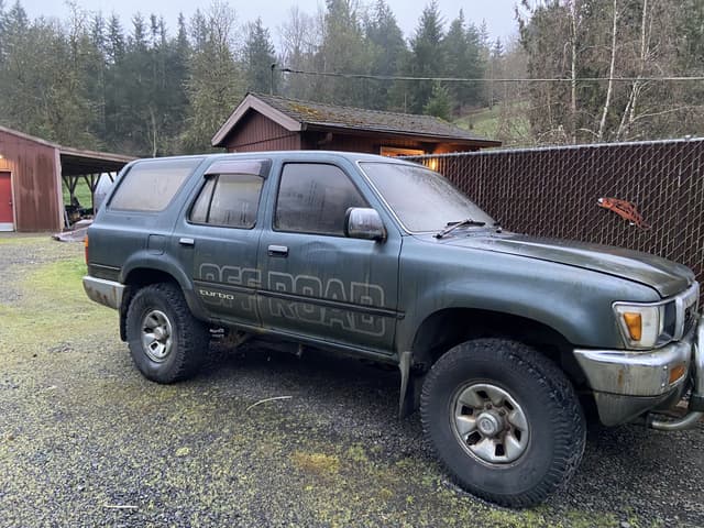 1989 Toyota Hilux Surf JDM car for sale — photo 3 of 4