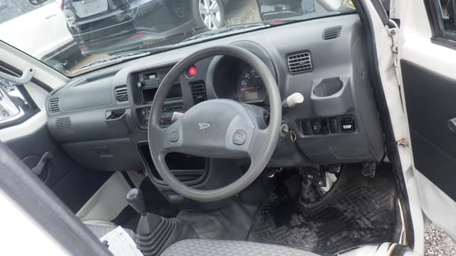 2005 Daihatsu Hijet JDM car for sale — photo 10 of 16
