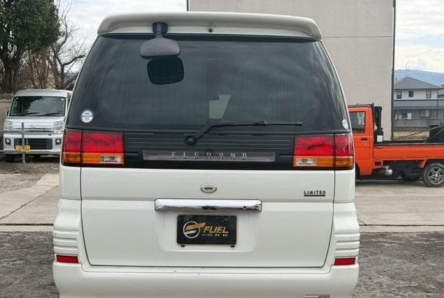 2001 Nissan Elgrand JDM car for sale — photo 9 of 25