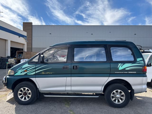 1996 Mitsubishi Delica JDM car for sale — photo 4 of 25