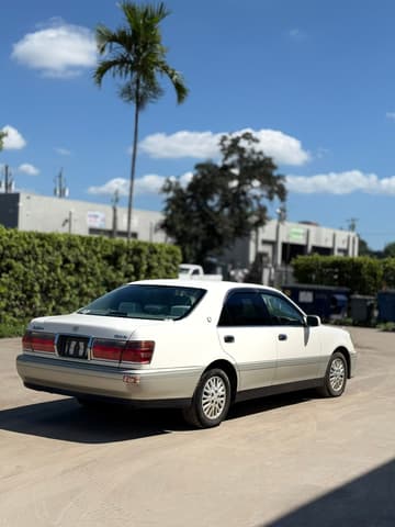 1998 Toyota Crown JDM car for sale — photo 7 of 13