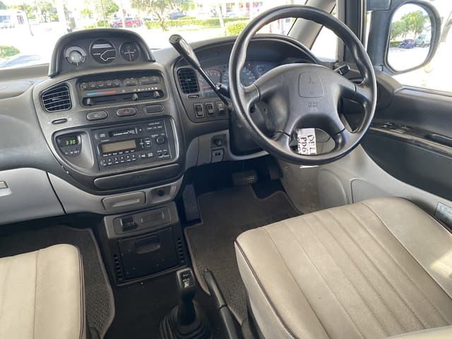 1999 Mitsubishi Delica JDM car for sale — photo 6 of 17