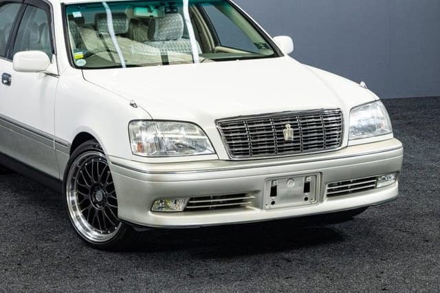 2001 Toyota Crown JDM car for sale — photo 3 of 18