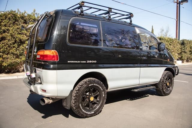 1994 Mitsubishi Delica JDM car for sale — photo 17 of 25