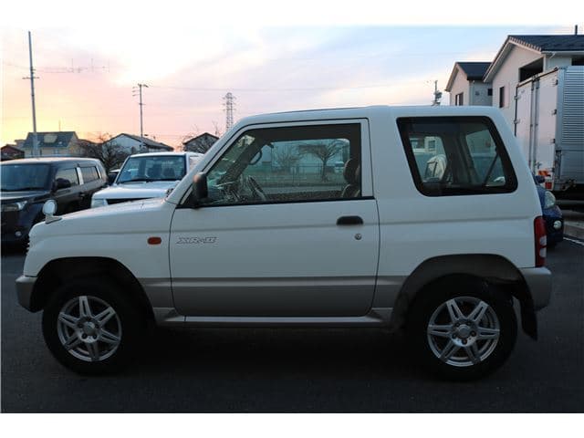 1997 Mitsubishi Pajero JDM car for sale — photo 8 of 16