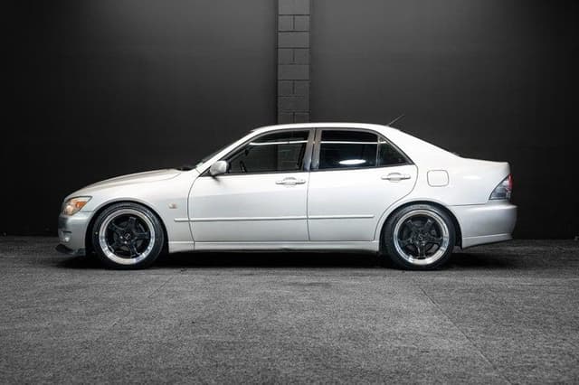 2001 Toyota Altezza JDM car for sale — photo 6 of 18