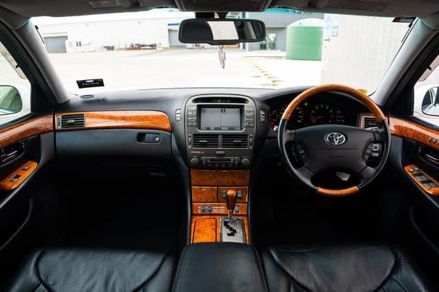2002 Toyota Celsior JDM car for sale — photo 12 of 17