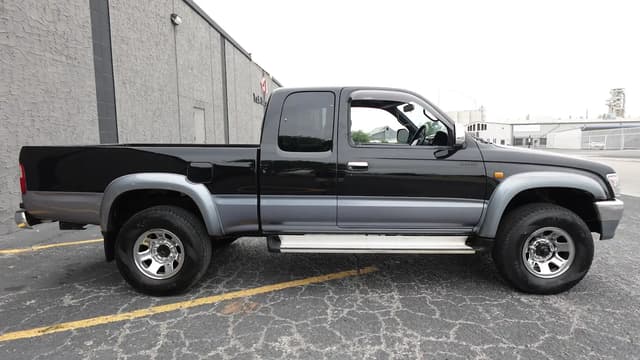 1998 Toyota Hilux JDM car for sale — photo 3 of 16