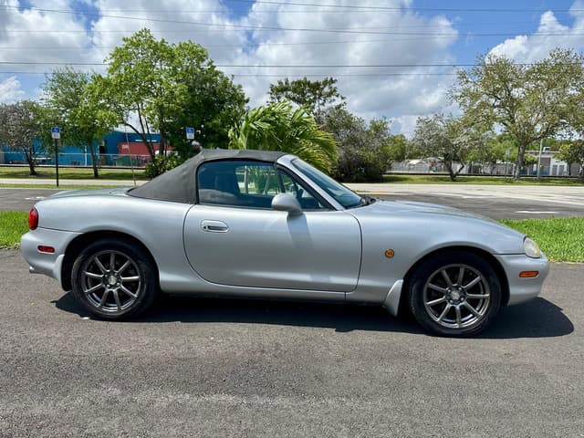 1998 Mazda Roadster (Eunos Roadster / MX-5) JDM car for sale — photo 2 of 14