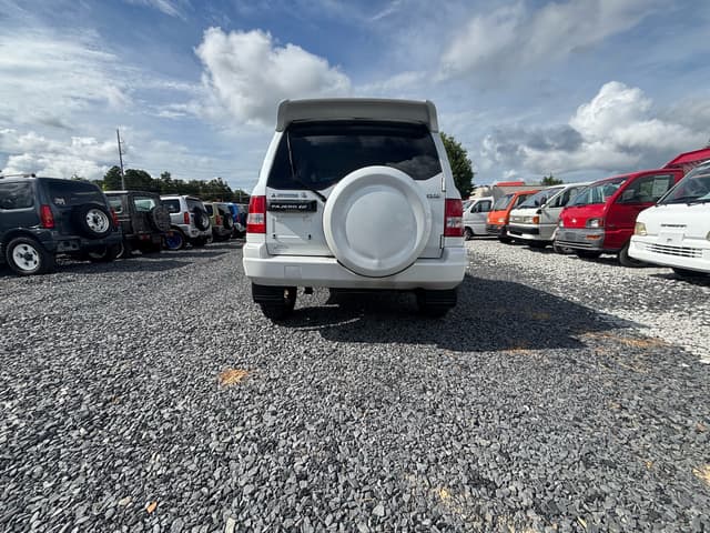 2000 Mitsubishi Pajero JDM car for sale — photo 9 of 12