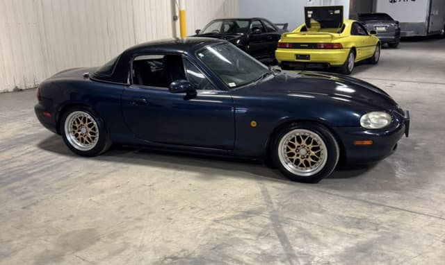 1998 Mazda Roadster (Eunos Roadster / MX-5) JDM car for sale — photo 5 of 25