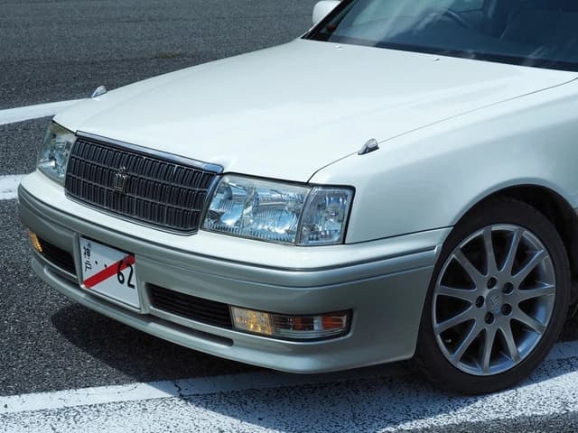 1999 Toyota Crown JDM car for sale — photo 2 of 22