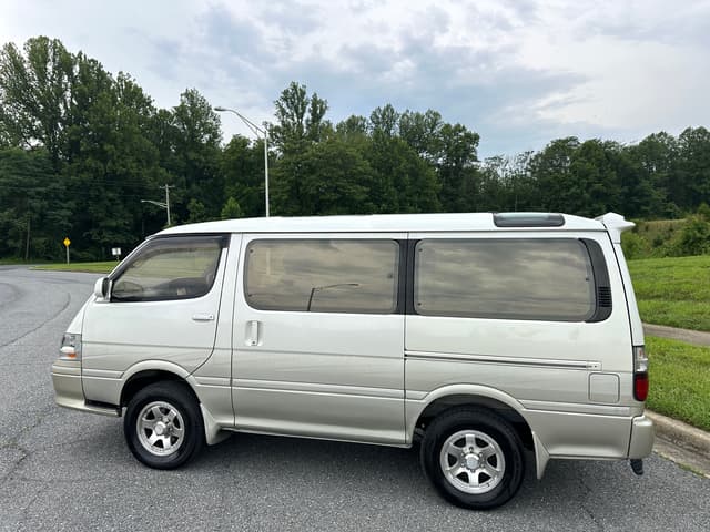 1999 Toyota HiAce JDM car for sale — photo 8 of 20