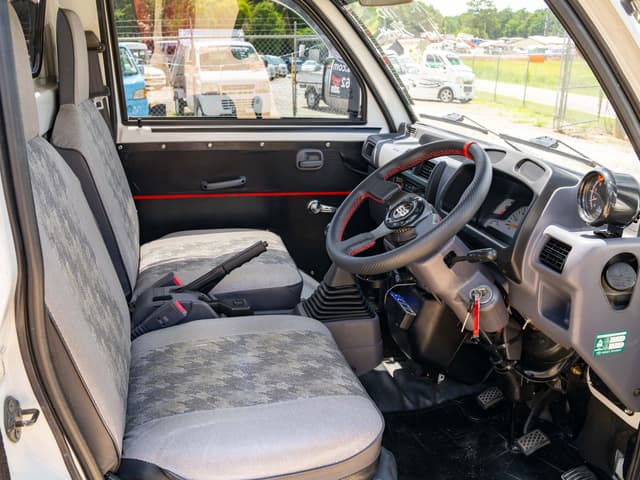 1995 Mitsubishi Minicab JDM car for sale — photo 11 of 19