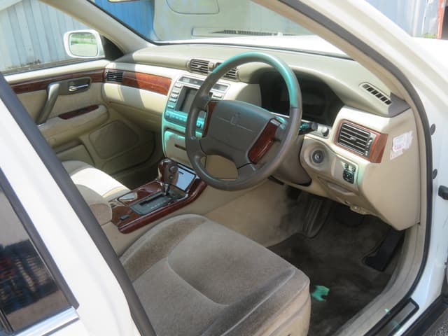 2000 Toyota Crown JDM car for sale — photo 14 of 25