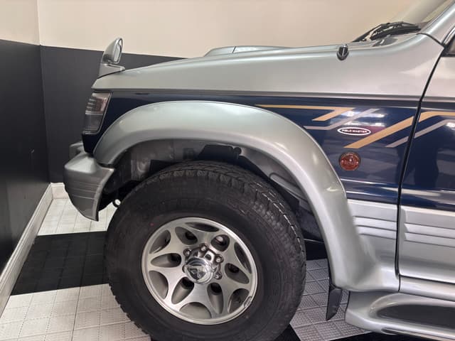 1997 Mitsubishi Pajero JDM car for sale — photo 10 of 25