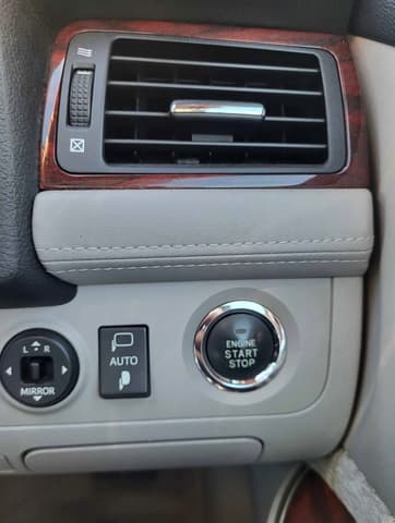 2010 Toyota Crown JDM car for sale — photo 12 of 13