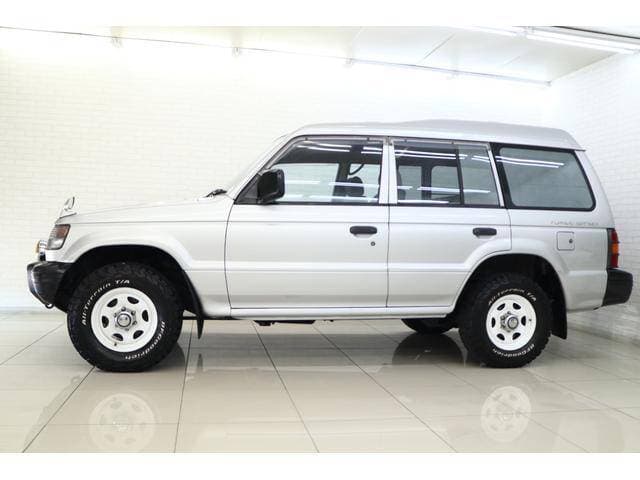1992 Mitsubishi Pajero JDM car for sale — photo 16 of 17
