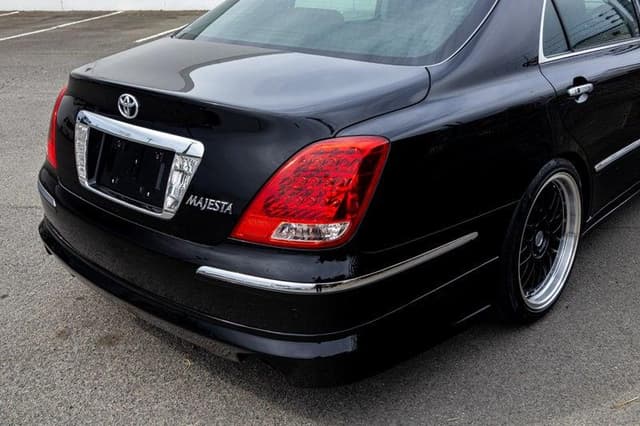 2004 Toyota Majesta JDM car for sale — photo 8 of 12