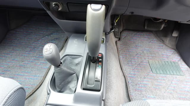 1998 Toyota Hilux JDM car for sale — photo 13 of 16