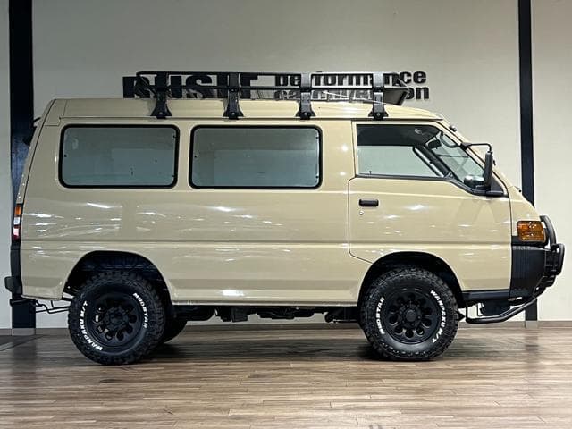 1996 Mitsubishi Delica JDM car for sale — photo 3 of 25