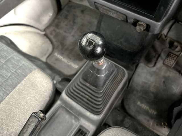 1998 Mitsubishi Minicab JDM car for sale — photo 12 of 25
