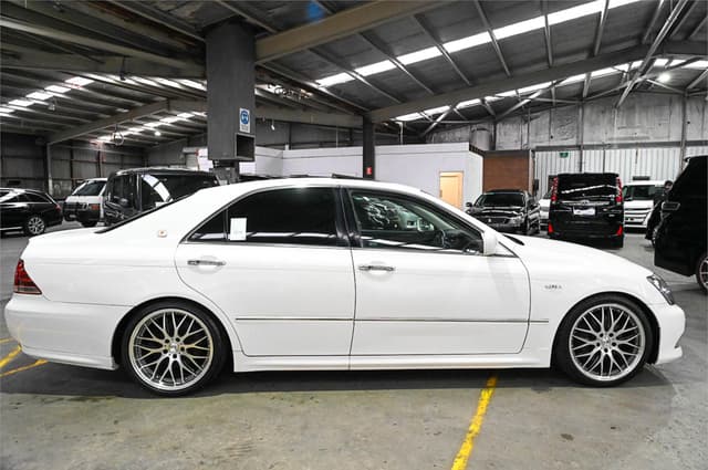 2007 Toyota Crown JDM car for sale — photo 13 of 25