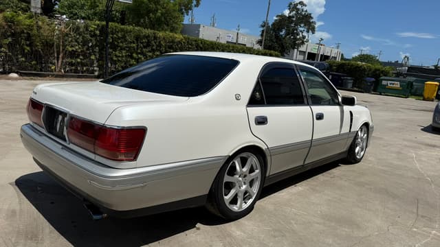 2000 Toyota Crown JDM car for sale — photo 2 of 13