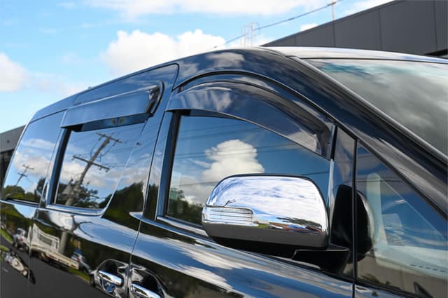 2011 Toyota Vellfire JDM car for sale — photo 3 of 24