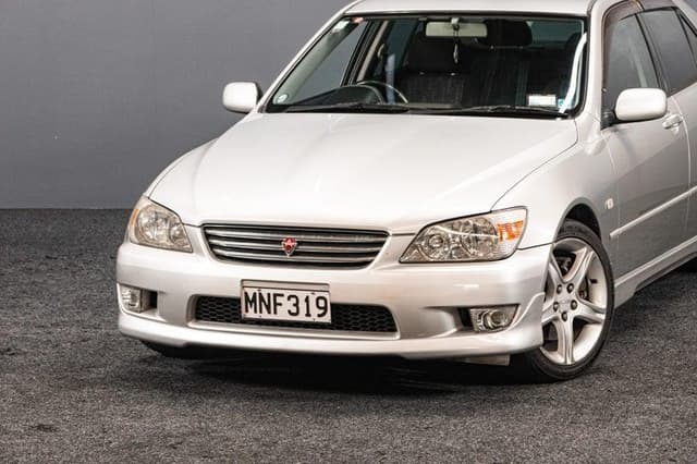 1999 Toyota Altezza JDM car for sale — photo 2 of 20
