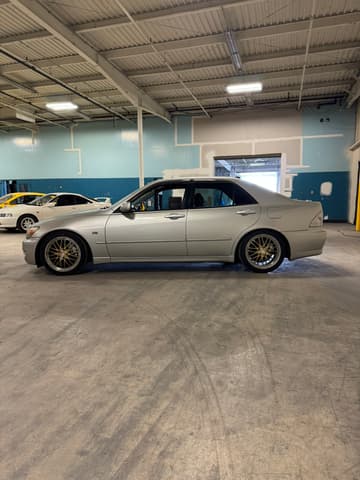 1998 Toyota Altezza JDM car for sale — photo 13 of 25
