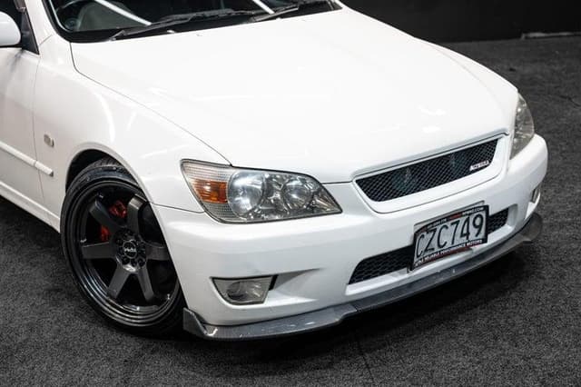 2001 Toyota Altezza JDM car for sale — photo 12 of 19