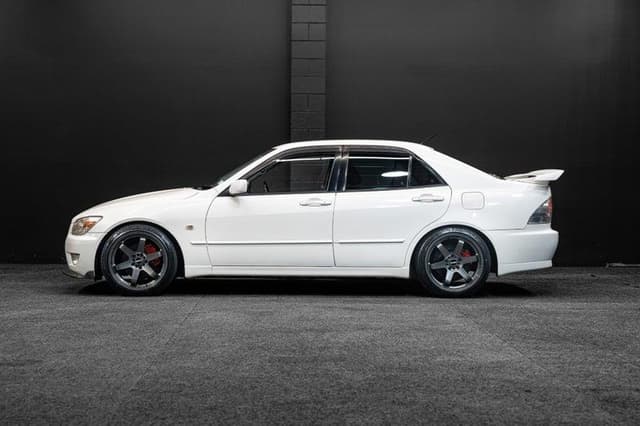 2001 Toyota Altezza JDM car for sale — photo 6 of 19