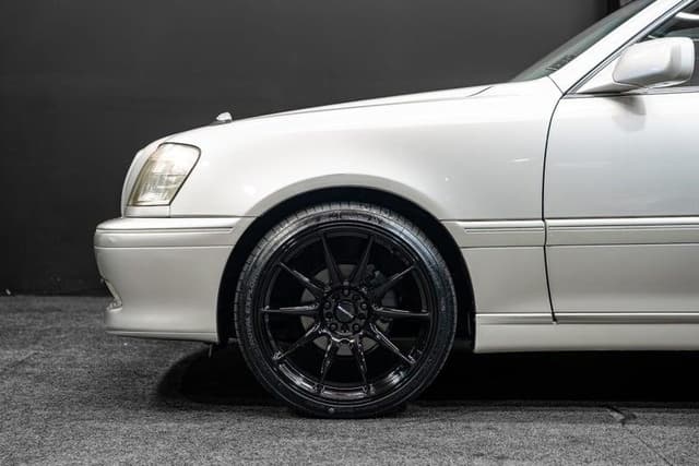 2005 Toyota Crown JDM car for sale — photo 6 of 16