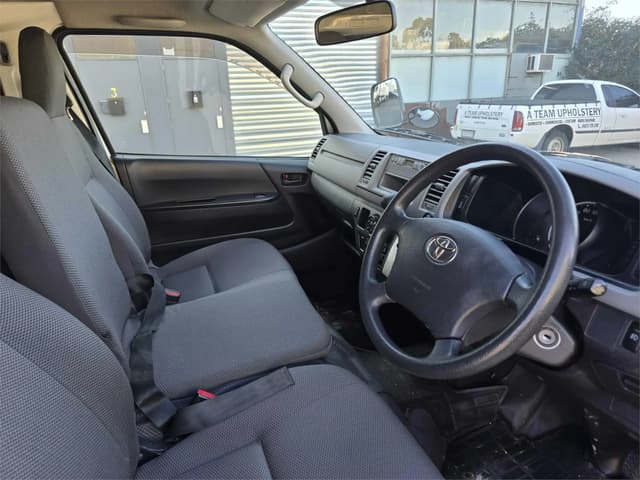 2012 Toyota HiAce JDM car for sale — photo 7 of 11