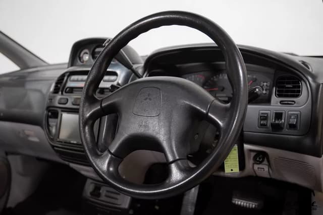 2000 Mitsubishi Delica JDM car for sale — photo 13 of 25