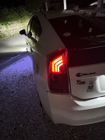 2014 Toyota Prius JDM car for sale — photo 13 of 14