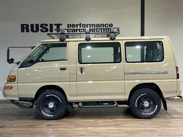 1991 Mitsubishi Delica JDM car for sale — photo 3 of 25