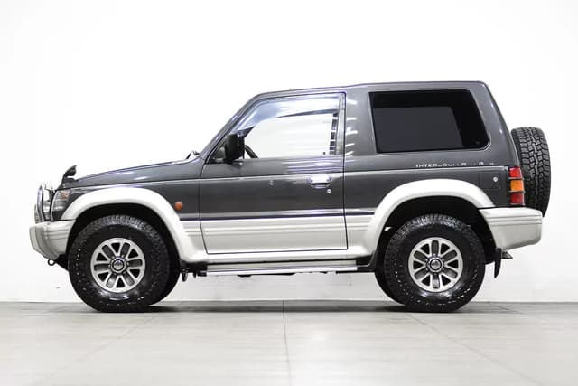 1992 Mitsubishi Pajero JDM car for sale — photo 4 of 25