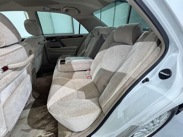 1999 Toyota Crown JDM car for sale — photo 11 of 25