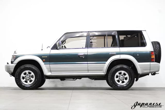 1993 Mitsubishi Pajero JDM car for sale — photo 4 of 25